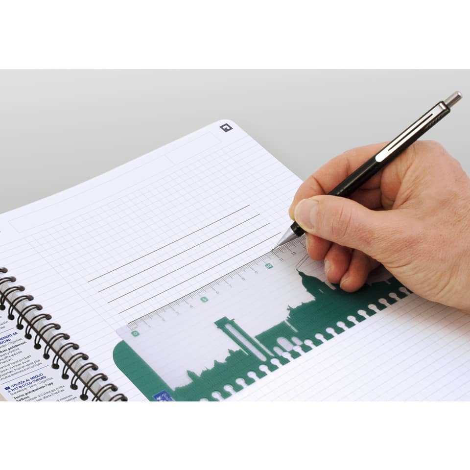 Quaderno spiralato OXFORD Office Essentials A5 assortiti quadretti 5 mm 100102938