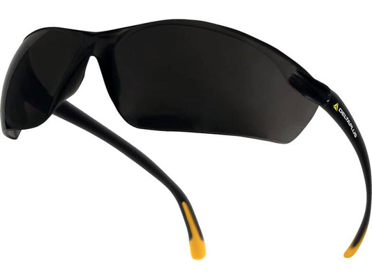 Occhiali Meya monoblocco Delta Plus policarbonato terminali in PVC antiscivolo fumè - MEIAFU