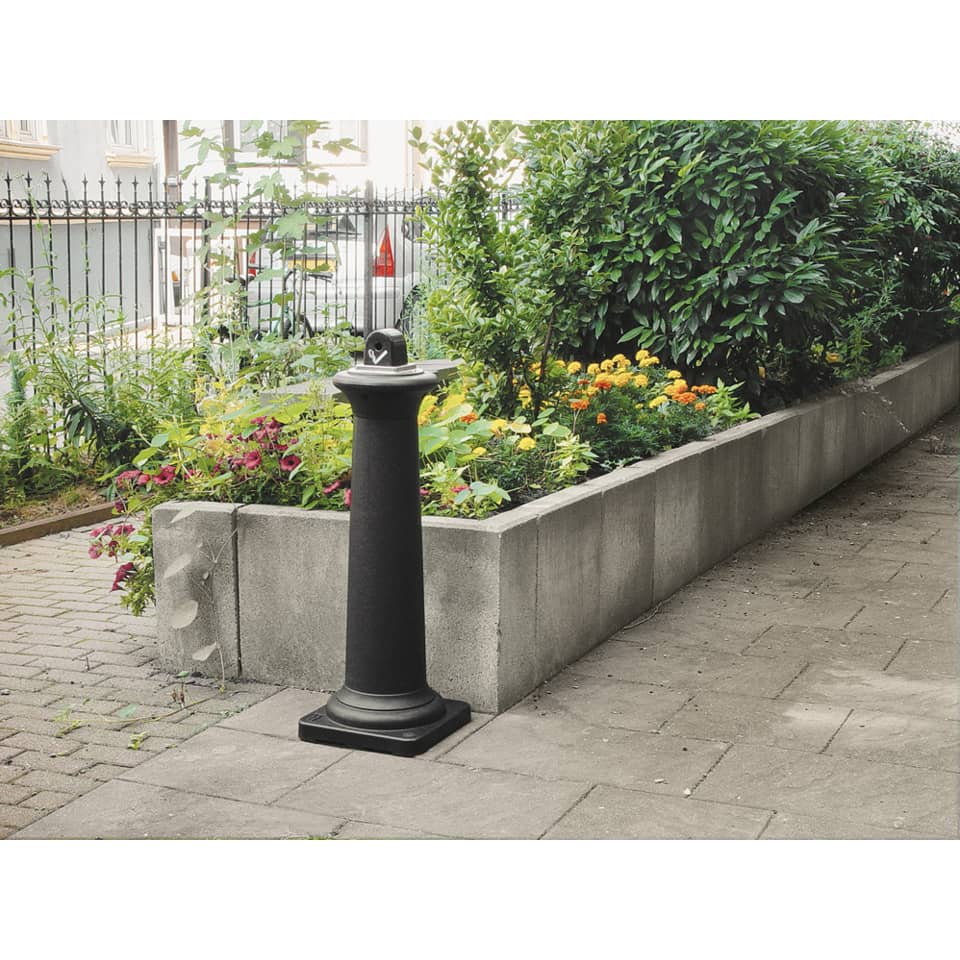 Posacenere colonna in resina Rubbermaid GroundsKeeper™ Tuscan H 102,9 cm - Ø 40 cm nero FG9W3000BLA