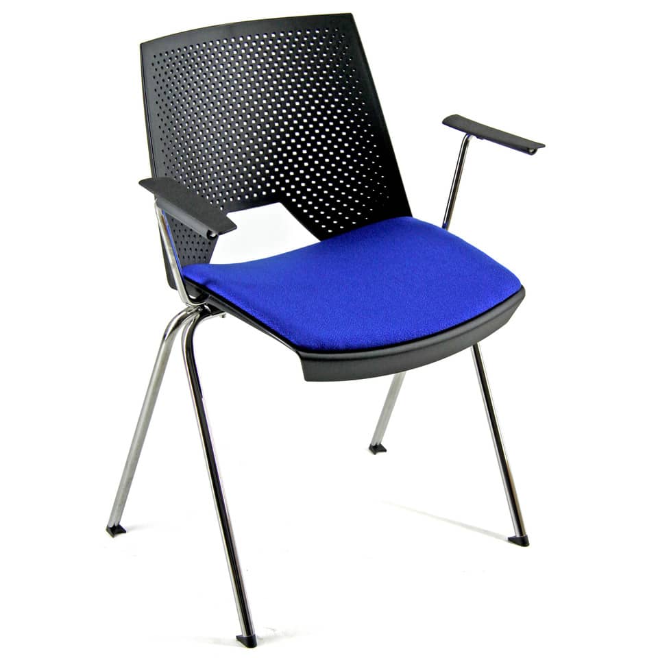 Sedia visitatore a 4 gambe Unisit Strike SKBR schienale a rete nero - PPL blu con braccioli - SKBR/BL