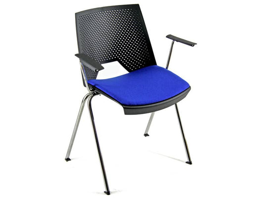 Sedia visitatore a 4 gambe Unisit Strike SKBR schienale a rete nero - PPL blu con braccioli - SKBR/BL