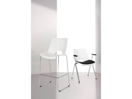 Sgabello alto su slitta Unisit Strike SKS struttura a filo d'acciaio cromato - PPL blu - SKS/BL