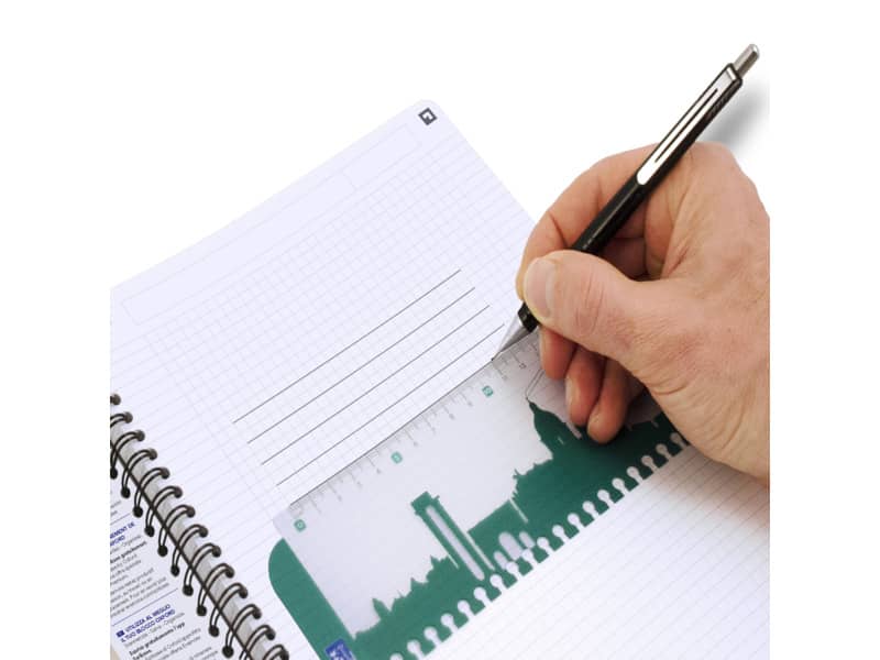 Quaderno spiralato OXFORD Office Essentials A5 assortiti quadretti 5 mm 100102938