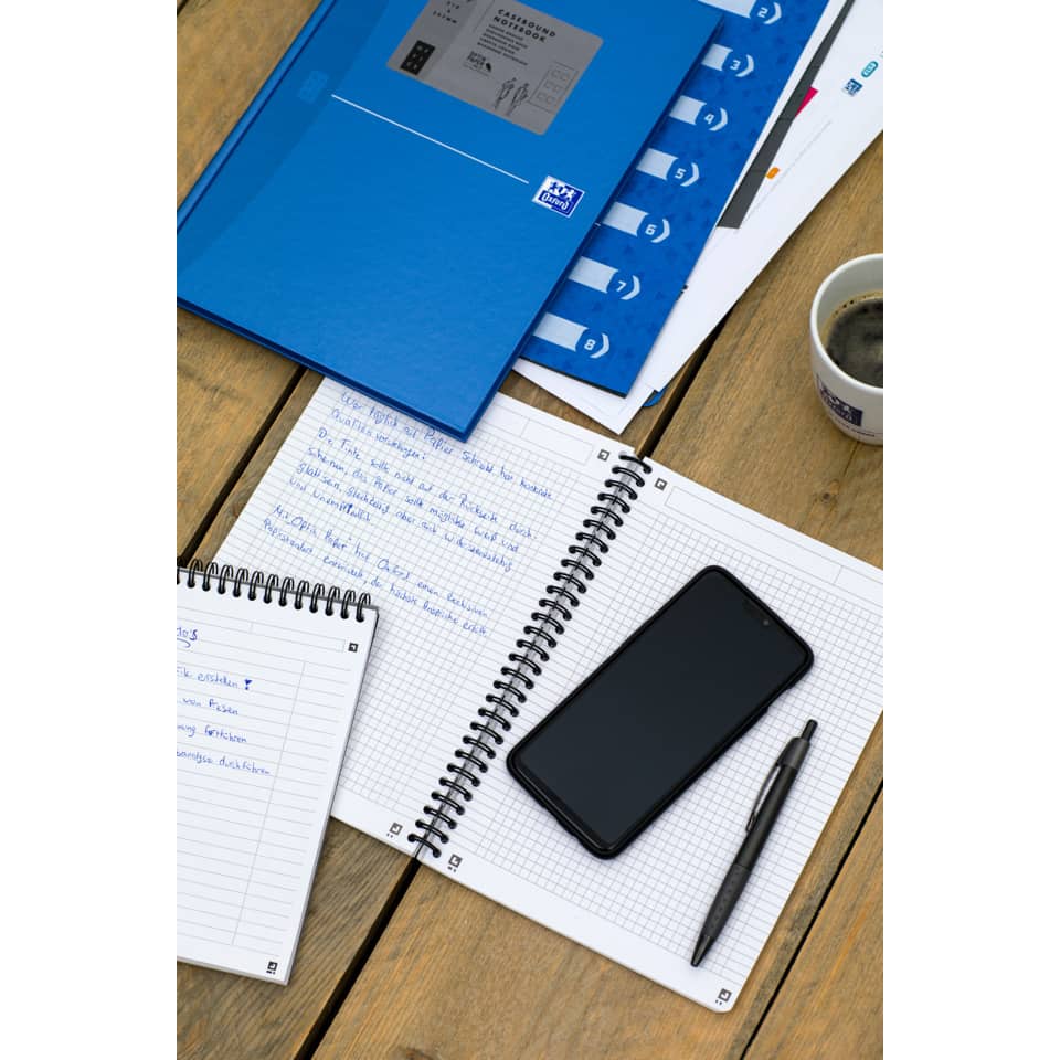 Quaderno spiralato OXFORD Office Essentials A5 assortiti quadretti 5 mm 100102938