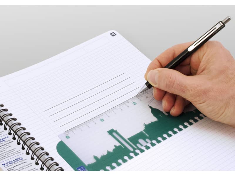 Quaderno spiralato OXFORD Office Essentials A5 assortiti quadretti 5 mm 100102938
