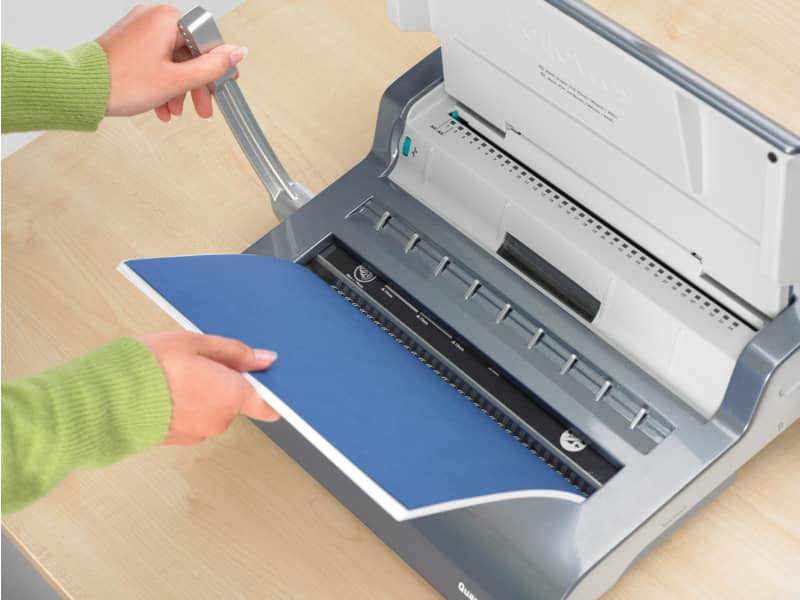 Rilegatrice a dorsi metallici FELLOWES Quasar Wire Capacità di perforazione 15 fogli - 5224101